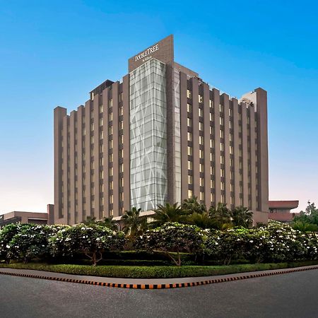 Hotel Doubletree By Hilton Gurugram Baani Square Gurgaon Exterior foto
