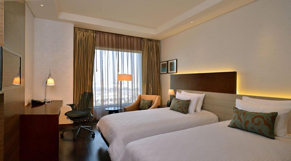 Hotel Doubletree By Hilton Gurugram Baani Square Gurgaon Exterior foto
