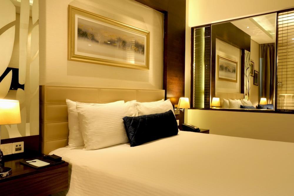 Hotel Doubletree By Hilton Gurugram Baani Square Gurgaon Exterior foto
