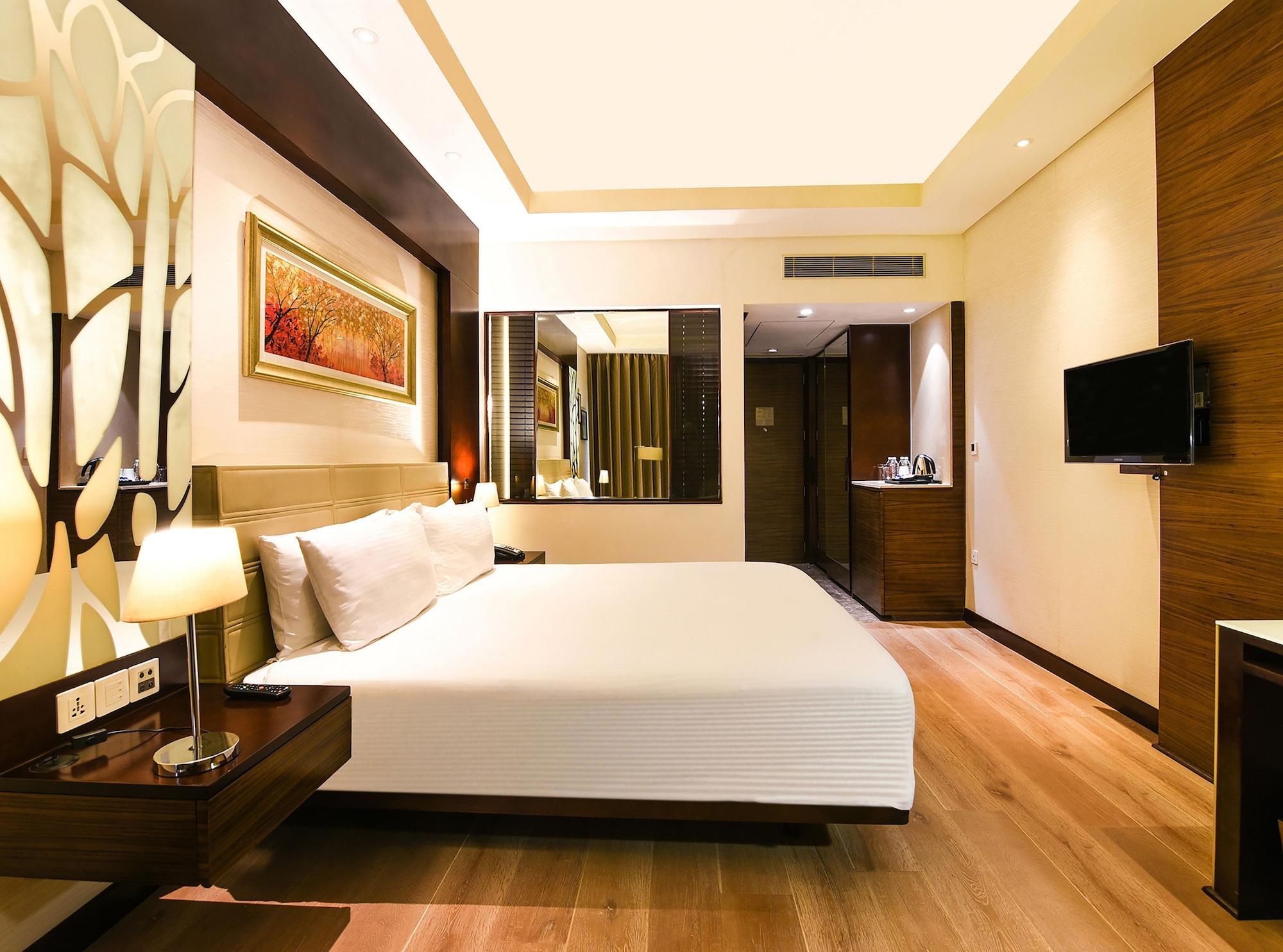 Hotel Doubletree By Hilton Gurugram Baani Square Gurgaon Exterior foto