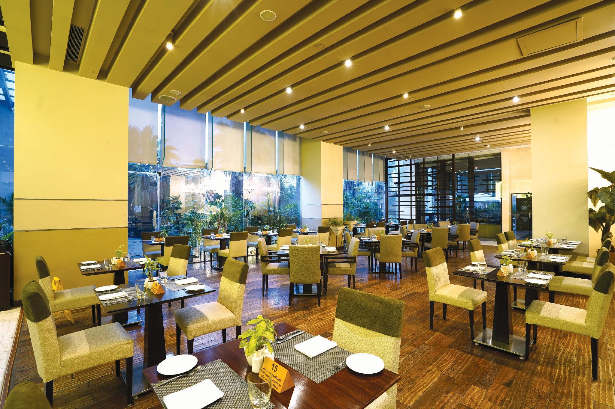 Hotel Doubletree By Hilton Gurugram Baani Square Gurgaon Exterior foto
