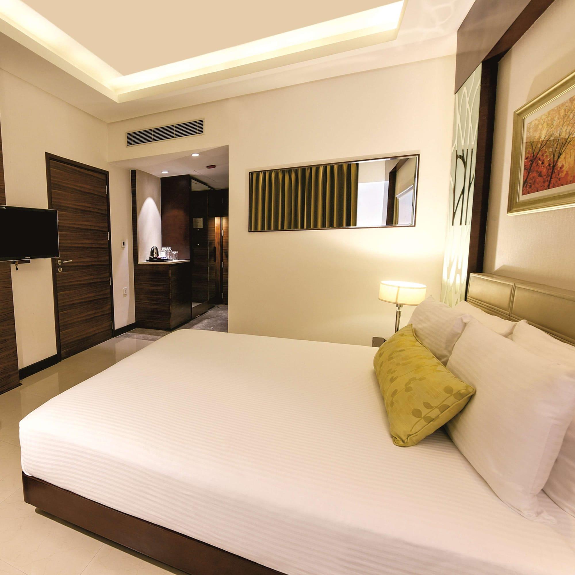 Hotel Doubletree By Hilton Gurugram Baani Square Gurgaon Exterior foto