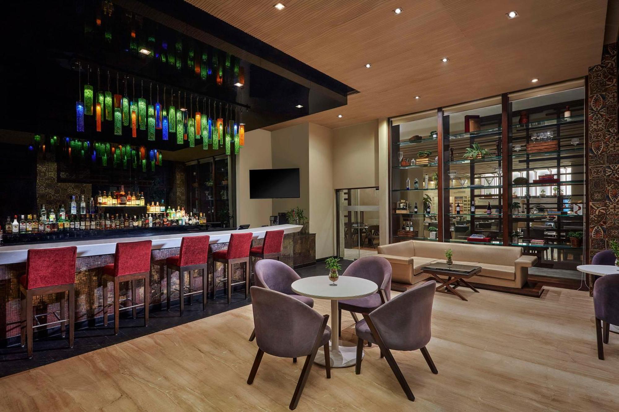 Hotel Doubletree By Hilton Gurugram Baani Square Gurgaon Exterior foto
