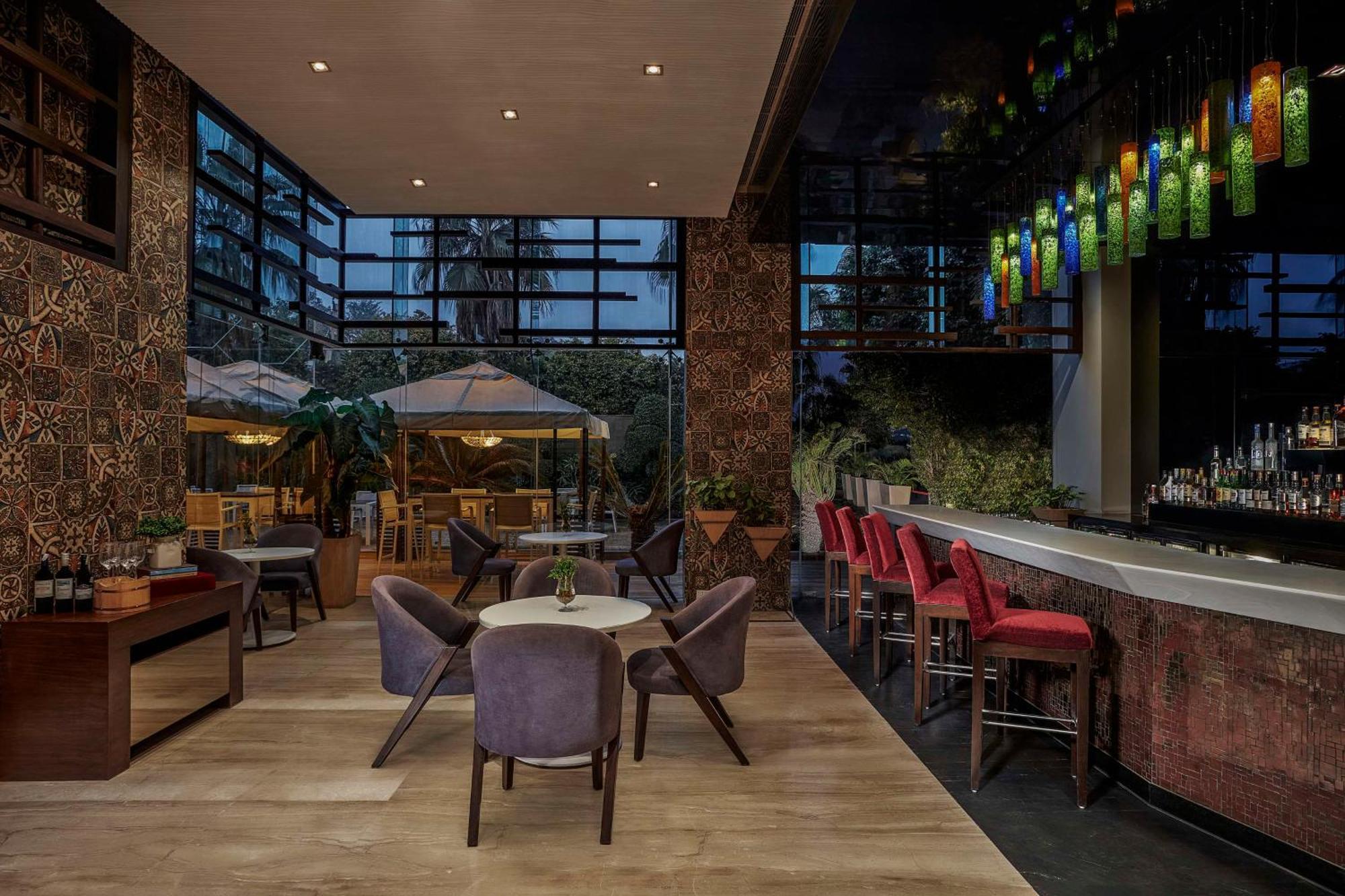 Hotel Doubletree By Hilton Gurugram Baani Square Gurgaon Exterior foto