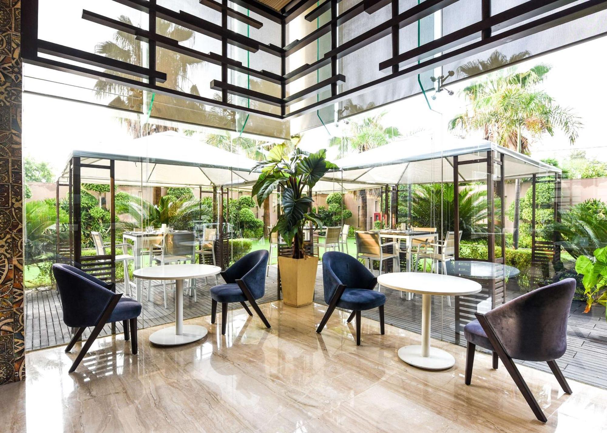 Hotel Doubletree By Hilton Gurugram Baani Square Gurgaon Exterior foto